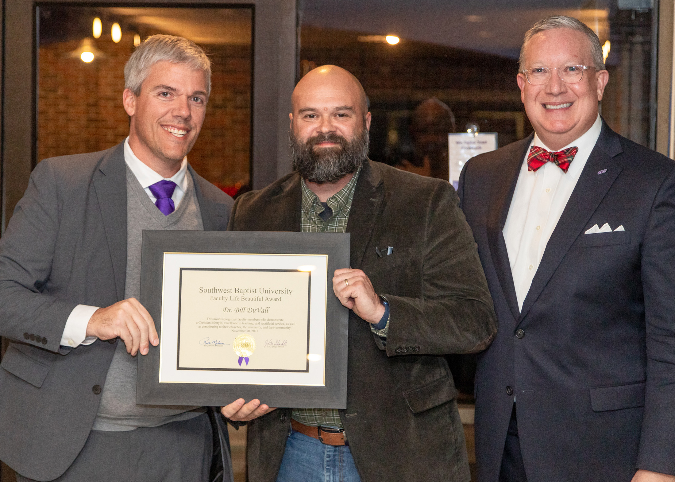 Dr. Skinkle, Dr. Melson present award to Dr. Bill DuVall