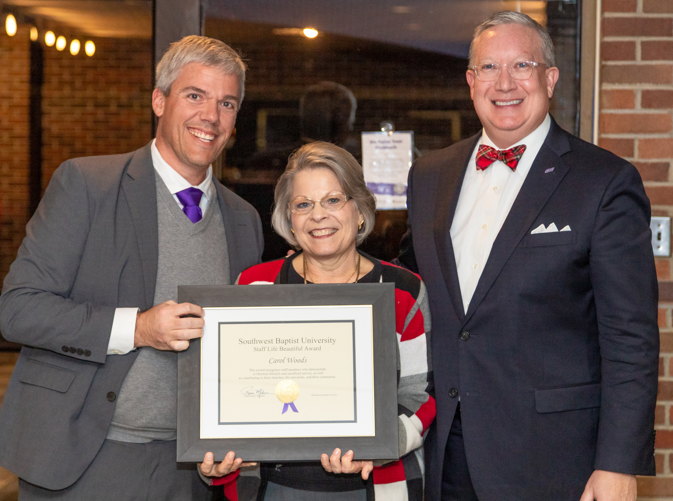 Dr. Skinkle, Dr. Melson present award to Carol Woods