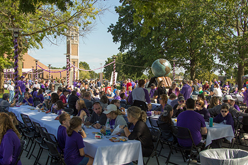 Crowd eating and visiting.