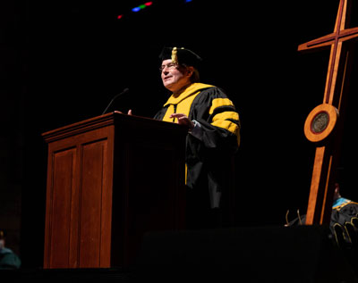 Dr. Kevin Schriver speaks at commencement