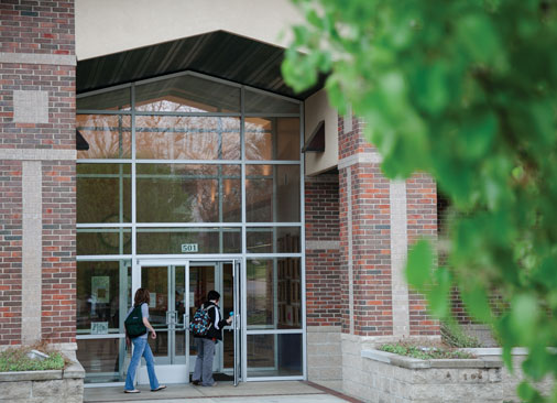 students walking into front door of Salem campus building